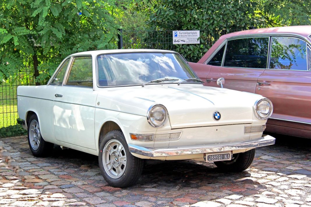 BMW 700